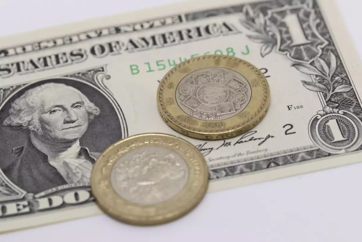 Mexican Peso and US Dollars