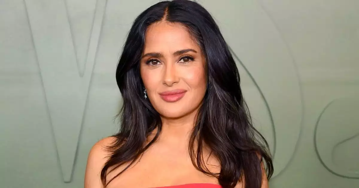 salma-hayek-bikini.jpg