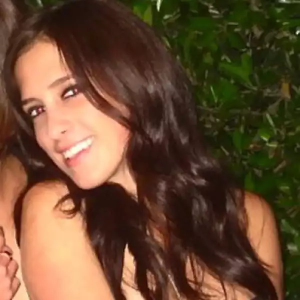 La estudiante de Derecho, dice que lo que más le gusta de ella  son sus ojos, su nariz y que es muy perseverante y simpática.