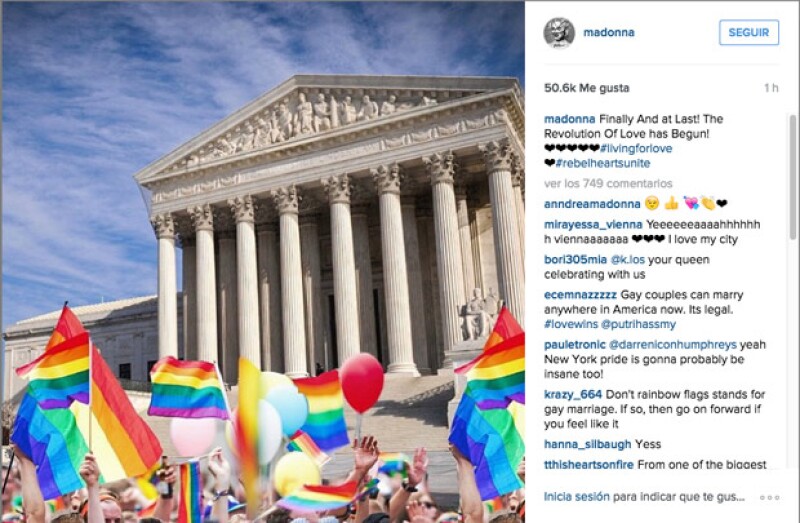 Madonna escribió, Finalmente y por fin la revolución del amor ha comenzado, vivir por amor, corazones rebeldes unidos.