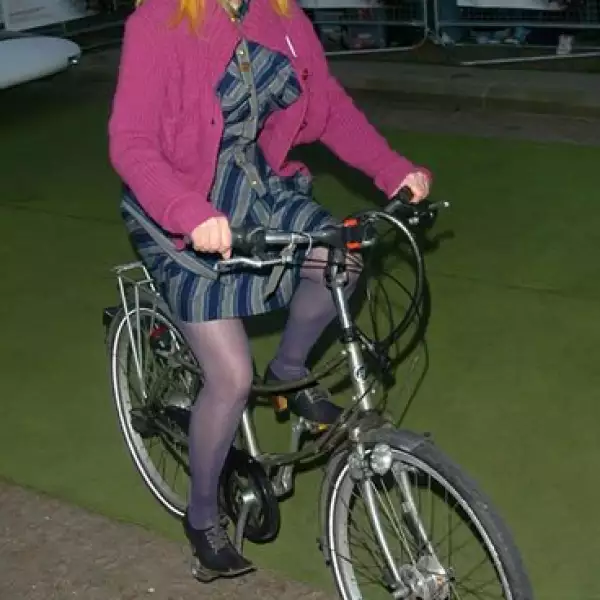 Vivienne Westwood es una diseñadora de moda británica con un estilo punk que ha llegado a traspasar fronteras con sus alocados diseños.