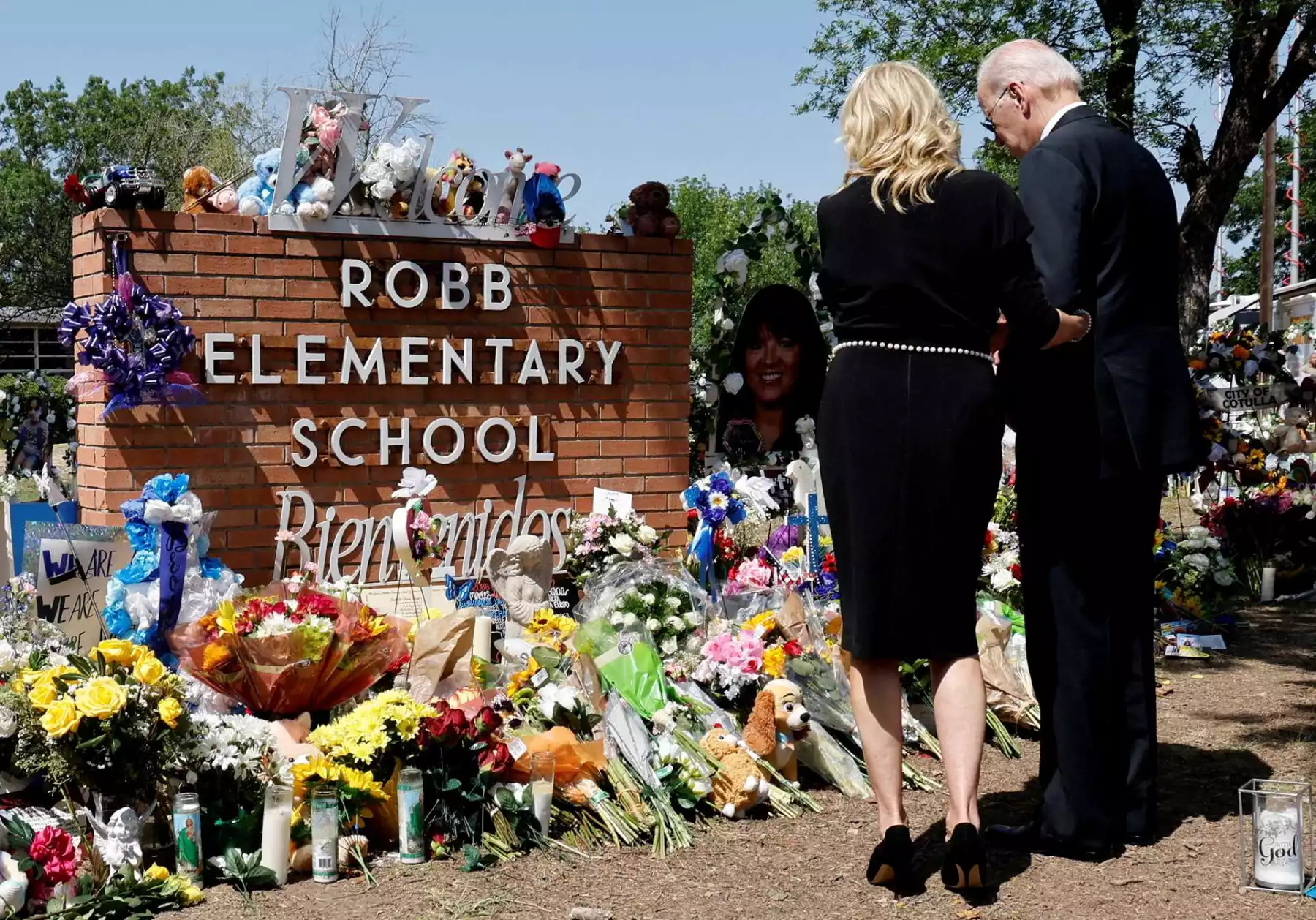 Biden visita la escuela de Texas