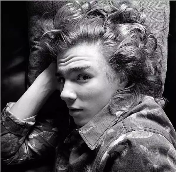 Su estilo nos recuerda la emblemática época de oro de su mamá.