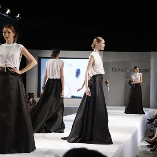 Desfile colección visiones de Daniel Espinosa