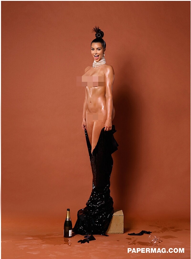 Kim posó totalmente densuda para la revista, ahora se revelan fotografías de la parte frontal de su cuerpo.