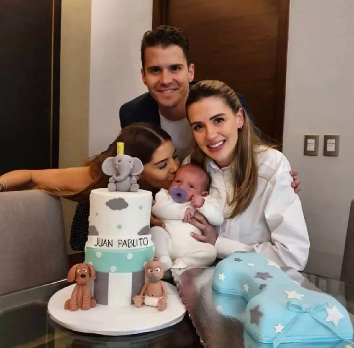 Primer mes del hijo de Eruviel Ávila y María Irene Dipp 2.jpg