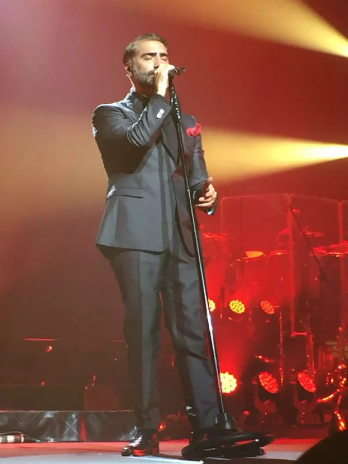 El cantante es candidato para cantar ante el Papa Francisco en su próxima visita a México, aseguran medios de circulación nacional.