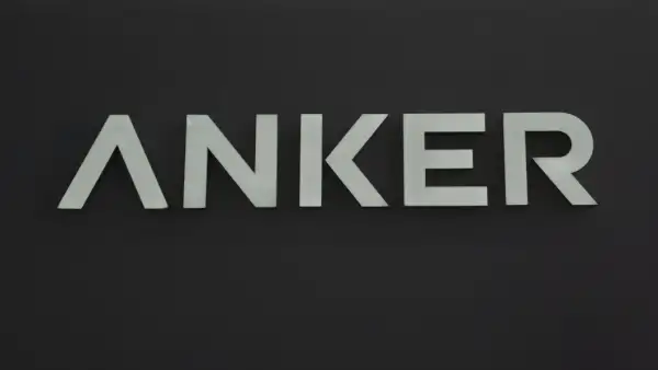 Logo de Anker sibre fondo negro.