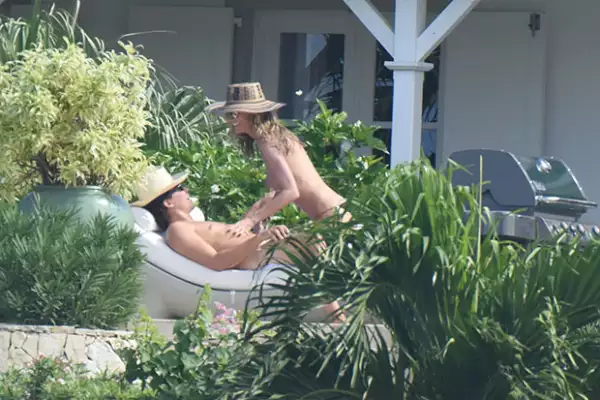 Heidi y Vito, su novio de 28 años pasaron algunos días en el paradísiaco destino disfrutando de su romance, mientras que los hijos de Heidi están de vacaciones con Seal, su ex.