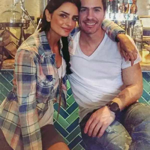 Aislinn Derbez y Mauricio Ochmann