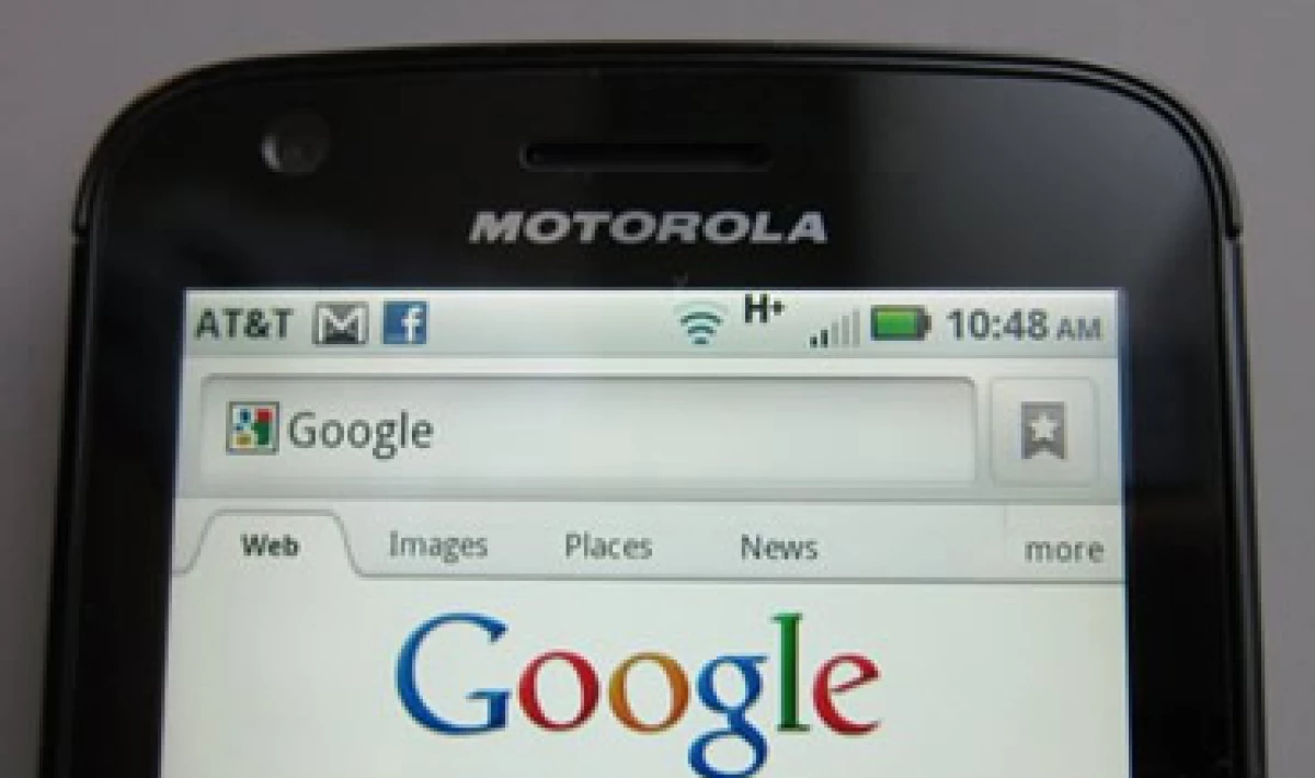Nombres como Googmoto o Moogle, fueron los propuestos por los lectores de CNNExpansión, para el primer móvile de la alianza Google-Motorola. (Foto: Reuters)