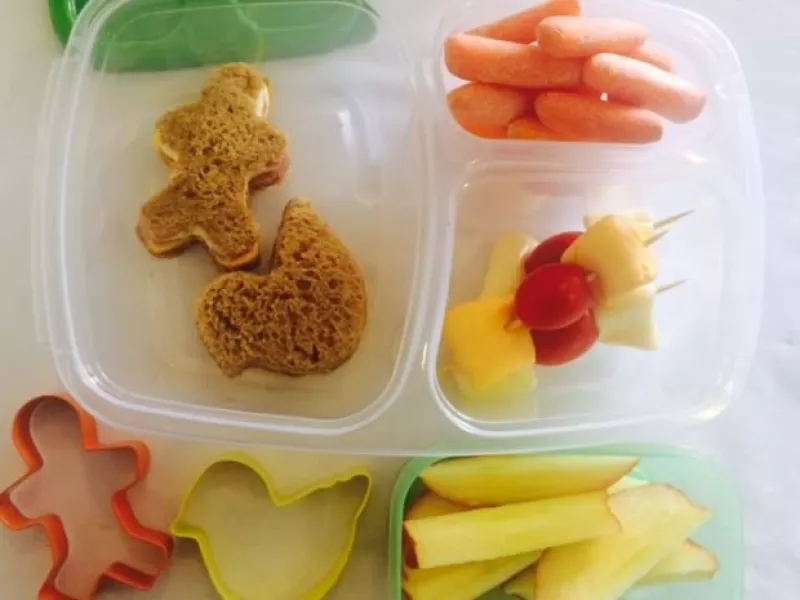 ¿No sabes qué mandarle de lunch a tu hijo? ¡No te preocupes! Platicamos con la nutrióloga Marcela Bernal para que nos diera 5 increíbles opciones.