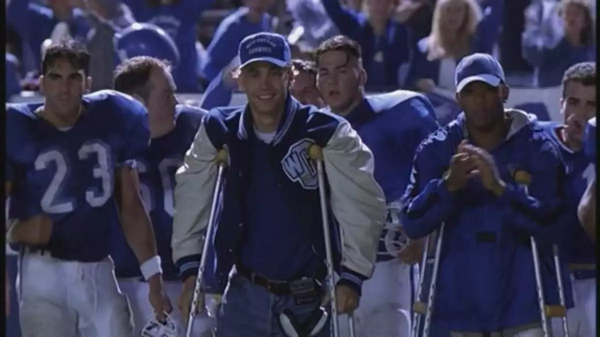 Aquí lo vemos en una escena de Varsity Blues.