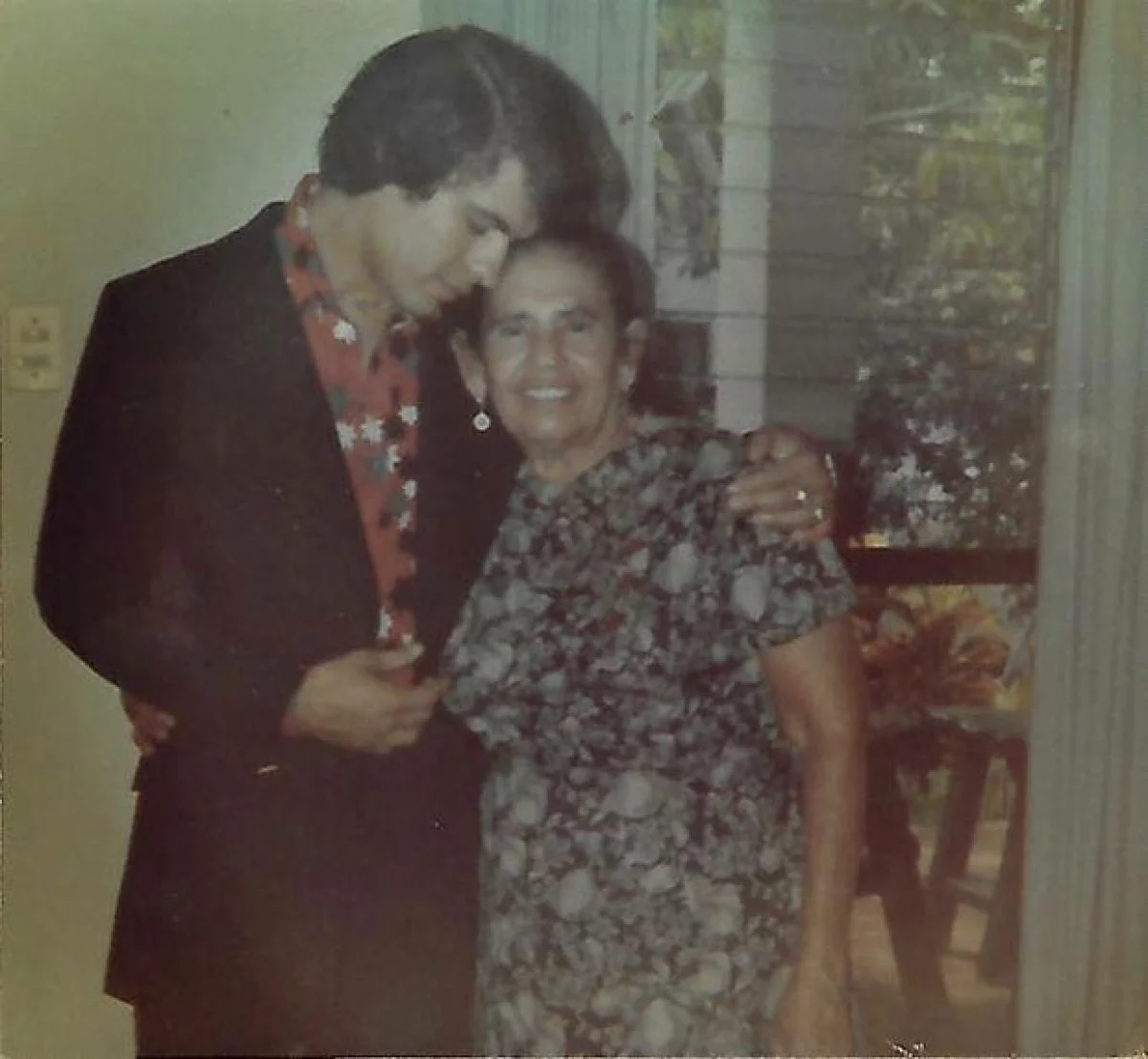 El propio Alberto Aguilera narró su triste infancia y confesó que vivió para obtener el cariño y la aceptación de su madre, Victoria Valadez.