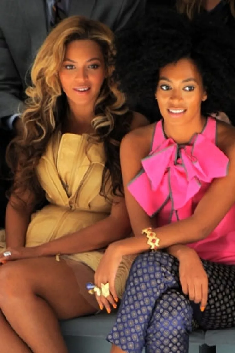 Matthew Knowles contrajo matrimonio con la ex modelo Gena Charmaine Avery, a pesar de este lindo suceso, la cantante y su hermana Solange no pudieron ir debido a cuestiones de trabajo.