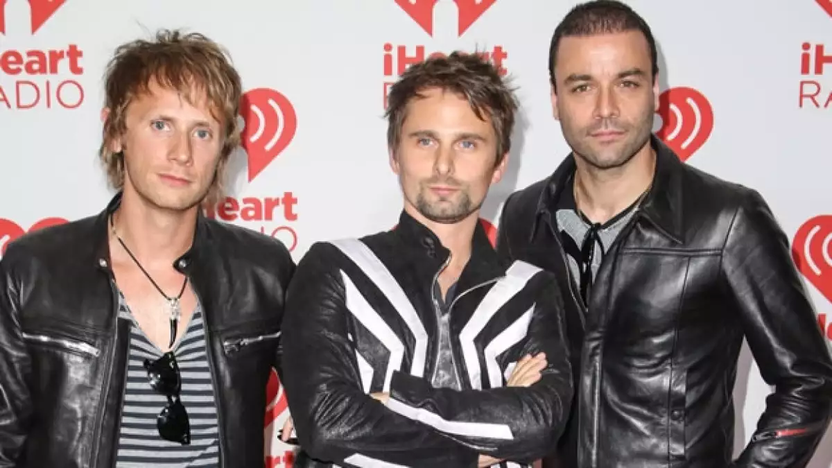 Muse estará tocando canciones de su séptimo álbum de estudio Drones, del que se desprende su más reciente sencillo Dead Inside