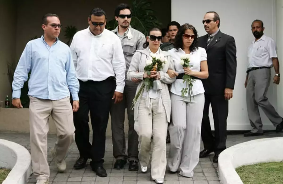 Su mamá, su tía y familiares de los Farah le dieron el último adiós a la pequeña de cuatro años que falleció víctima de asfixia.