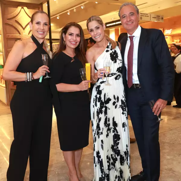 Ericka Herrera , Lumae Hernández , Astrid y Guillermo Arenas 