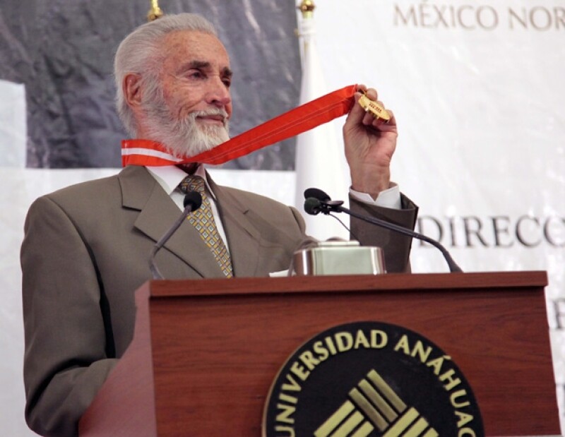 Julio Alemán se dijo muy agradecido por haber recibio este reconocimiento.