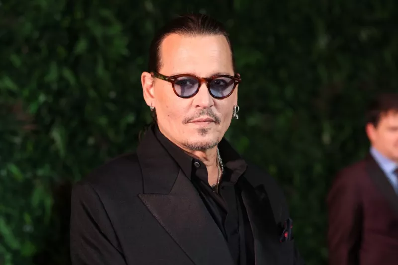 El tarot inspira a Jonny Depp para crear una colección de arte