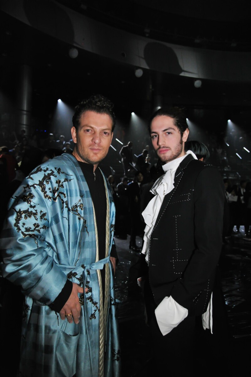 Alex Acero y Mau Kirschner en el desfile de Dior en Tokio