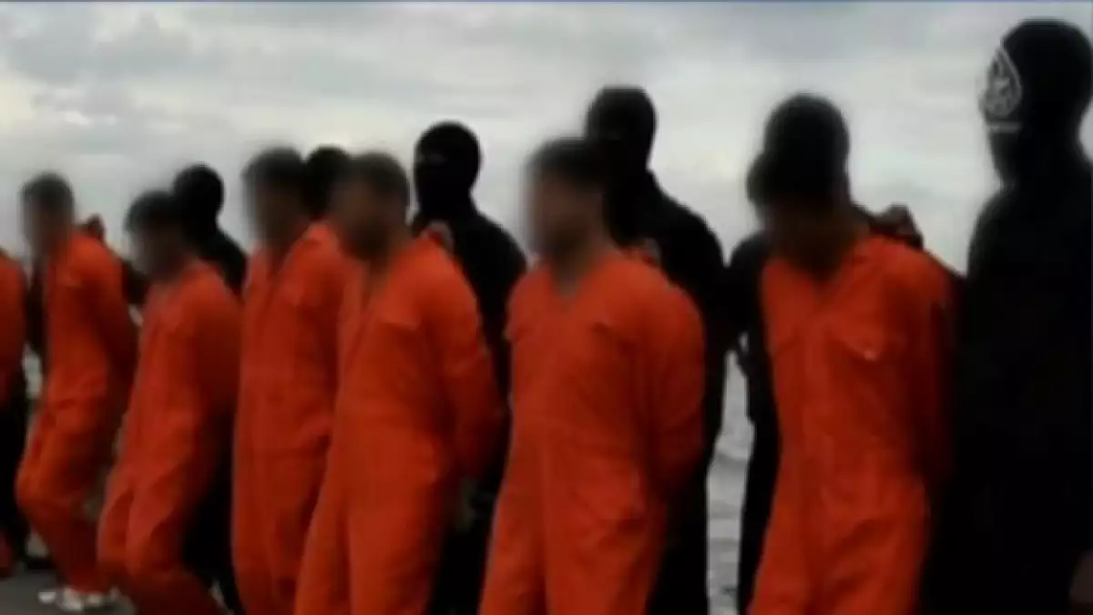 Yihadistas pertenecientes a ISIS llevaron a cabo una ejecución masiva, según un video difundido por el grupo militante