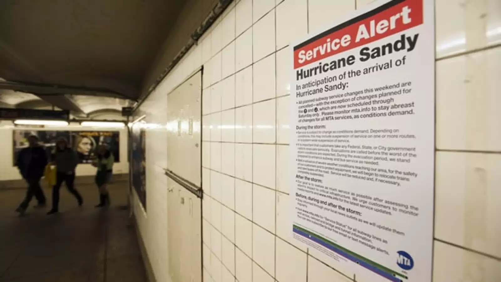 Estadounidenses se preparan para la llegada de Sandy