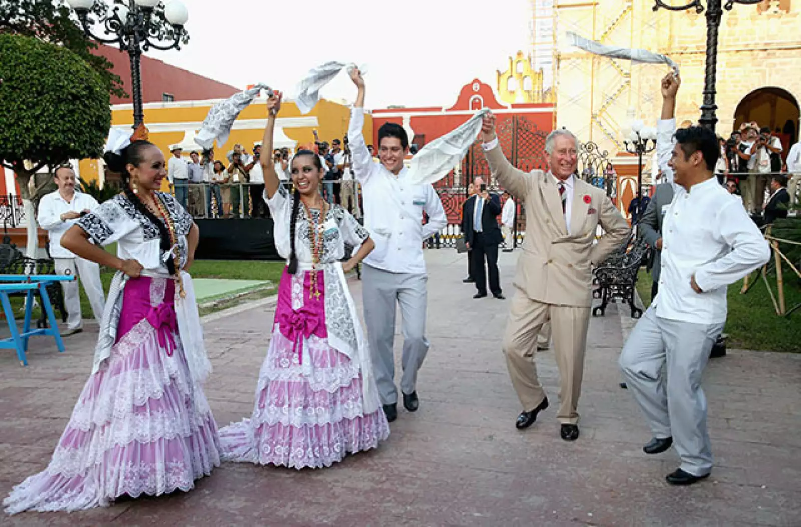 Tocaron los temas Guaranducha y Charanga, y posteriormente tocaron la estampa El sarao, baile tradicional de Campeche.