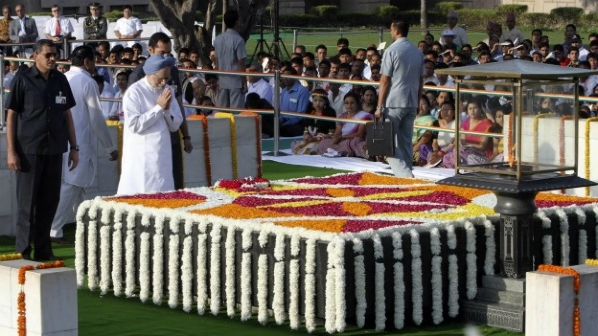 el primer ministro de india rinde honores en la tumba de gandhi