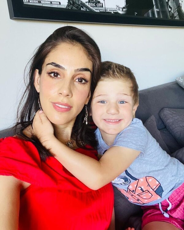 Sandra Echeverría y su hijo Andrés