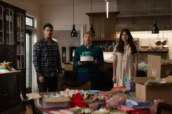 M. Night Shyamalan habla de Servant, serie que estrena su cuarta y última temporada en Apple TV+