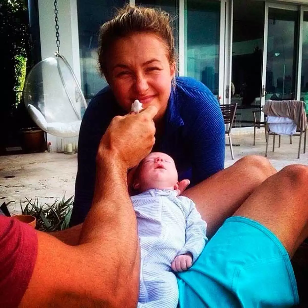 El prometido de la actriz, Wladimir Klitschko, publicó una foto en su Instagram en la que aparece Hayden y el nuevo miembro de la familia, Kaya.
