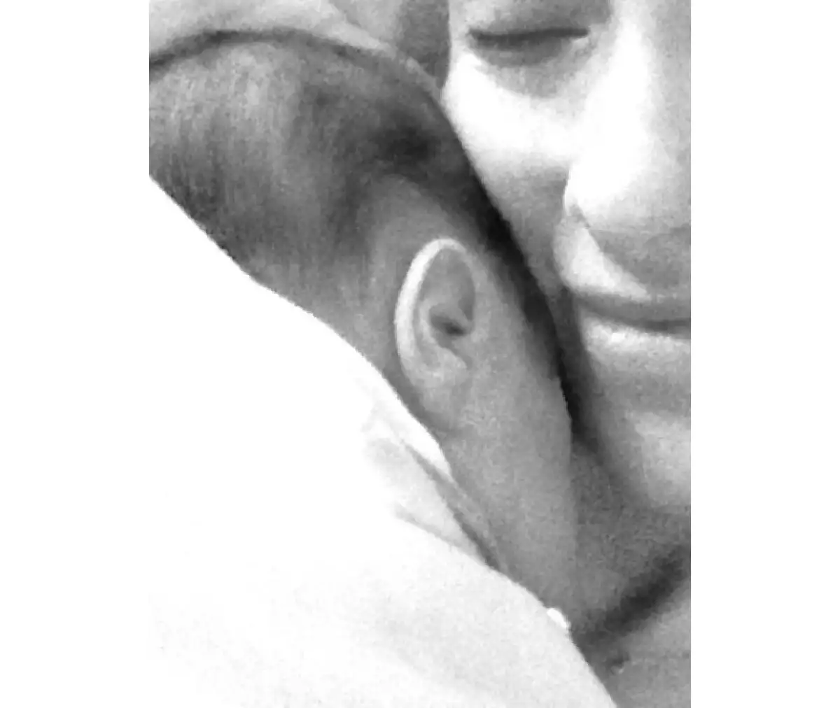 La actriz dio a conocer la feliz noticia por medio de su cuenta de Twitter con un simpático mensaje con el que anunció también el nombre que llevará su primogénito.