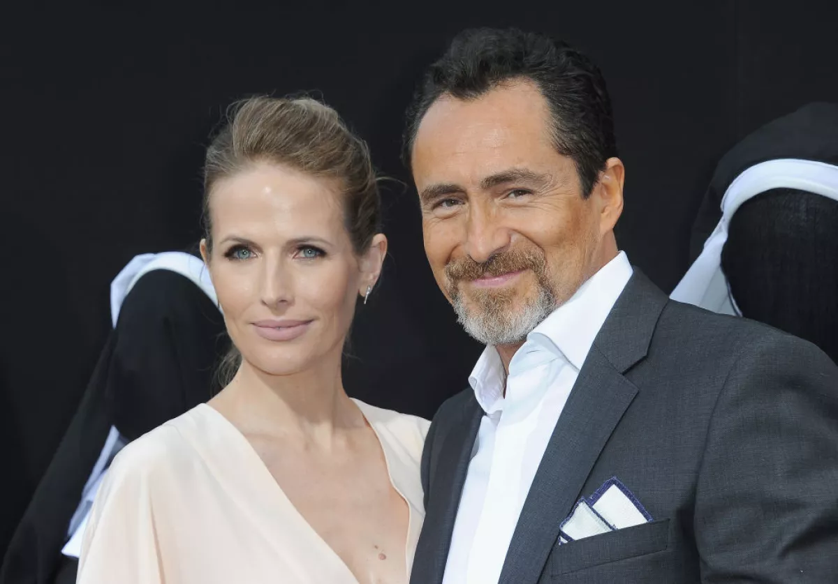 Stefanie Sherk y Demian Bichir
