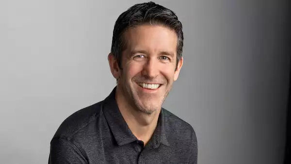 El posible heredero de Apple: quién es John Ternus y por qué podría reemplazar a Tim Cook como CEO