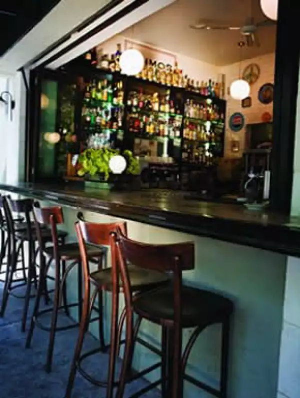 Los tragos en la barra son muy solicitados.