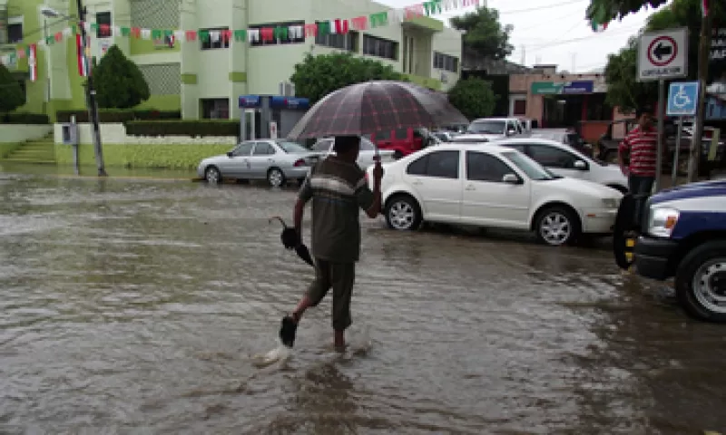 La CFE dio a conocer en su momento que movilizó hacia la zona de impacto del fenómeno meteorológico a 2,865 trabajadores electricistas. (Foto: Notimex)