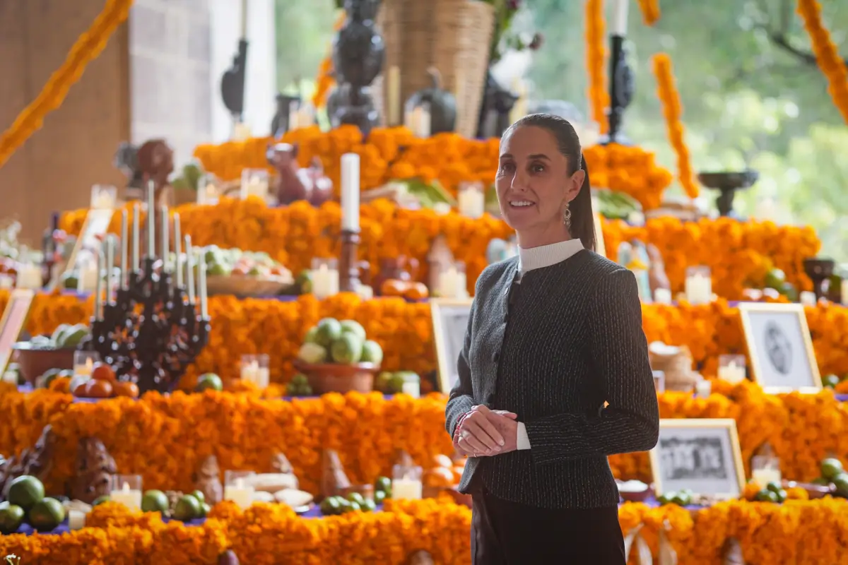 sheinbaum-ofrenda-palacio.jpeg