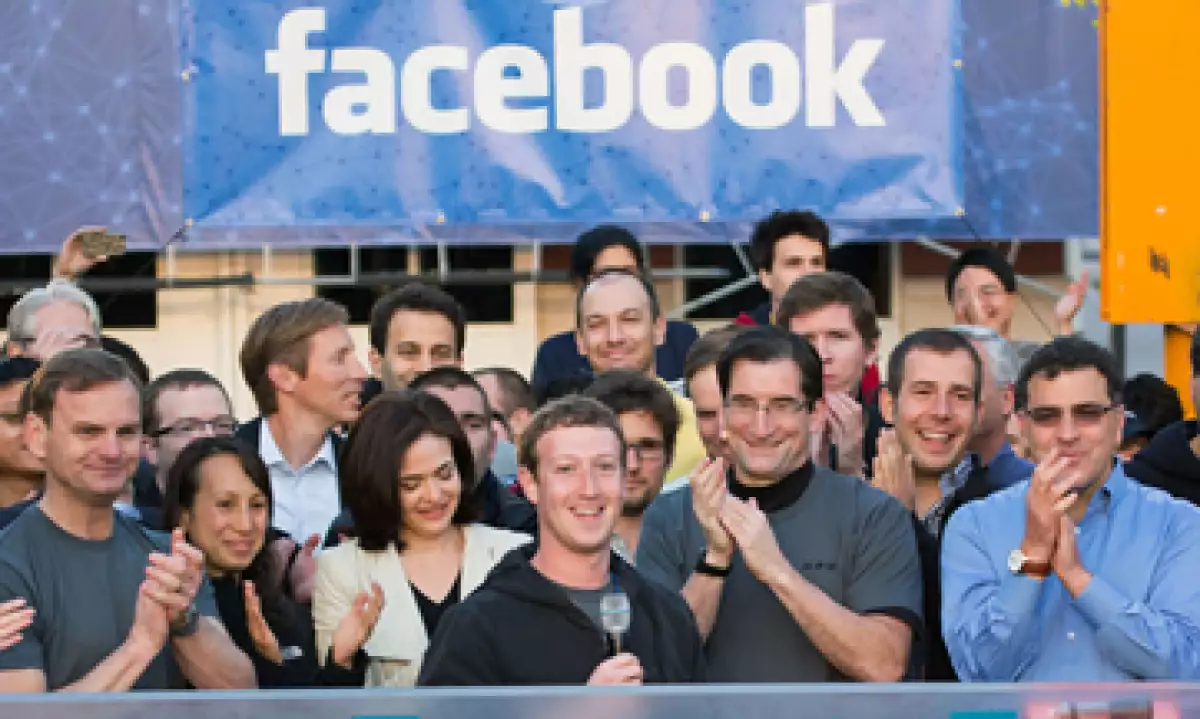 El CEO Mark Zuckerberg en el debut de la empresa en la Bolsa de Nueva York. (Foto: AP)