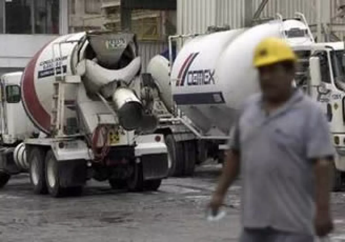 Cemex acordó en agosto la reestructuración de 15,000 mdd de deuda que vencían entre el 2009 y 2011. (Foto: Reuters)