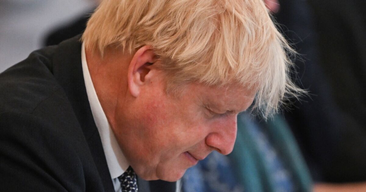 Boris Johnson is on the tightrope by a wave of resignations Boris Johnson is on the tightrope by a wave of resignations