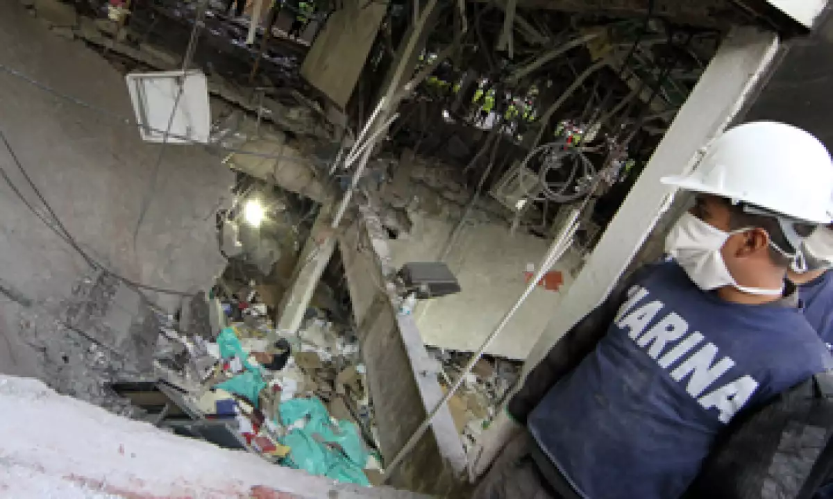 Dependiendo de los resultados, la STPS podría determinar sanciones por la explosión en la Torre de Pemex. (Foto: Notimex)