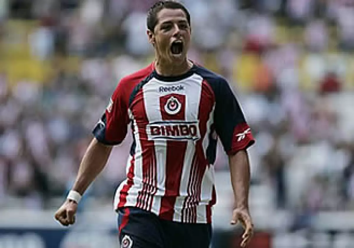 La transacción por el Chicharito podría estar valuada en 6 millones de libras. (Foto: AP)