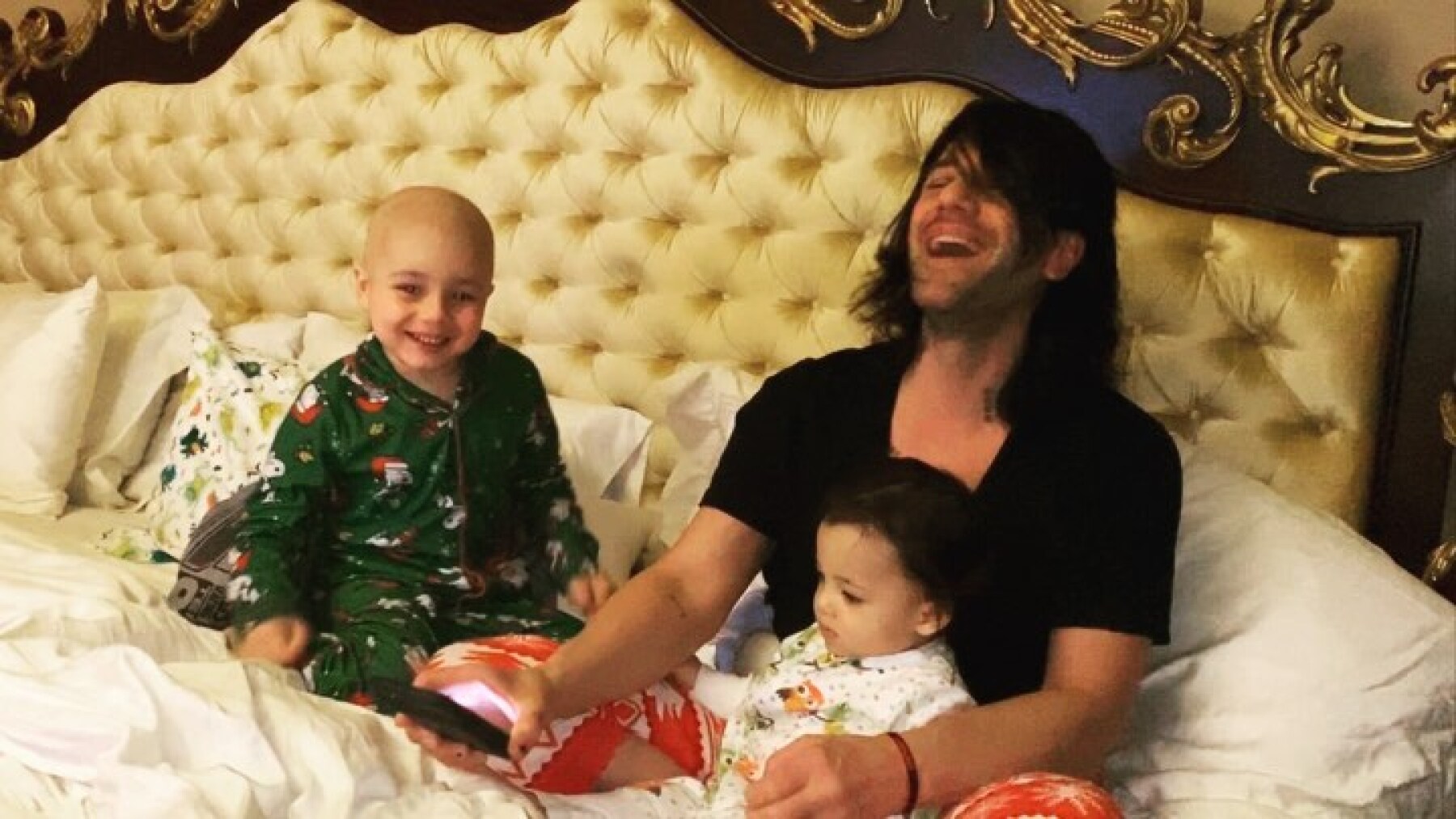 Criss Angel y sus hijos Johnny Crisstopher y Xristos Yanni