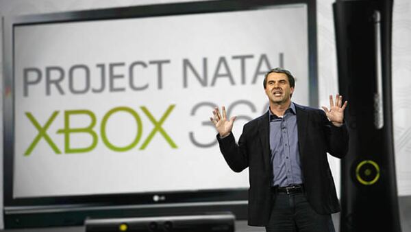 Microsoft había presentado hace unos meses este dispositivo, el cual te permite jugar utilizando tu cuerpo como control. Este aparato saldrá al mercado a principios de diciembre.