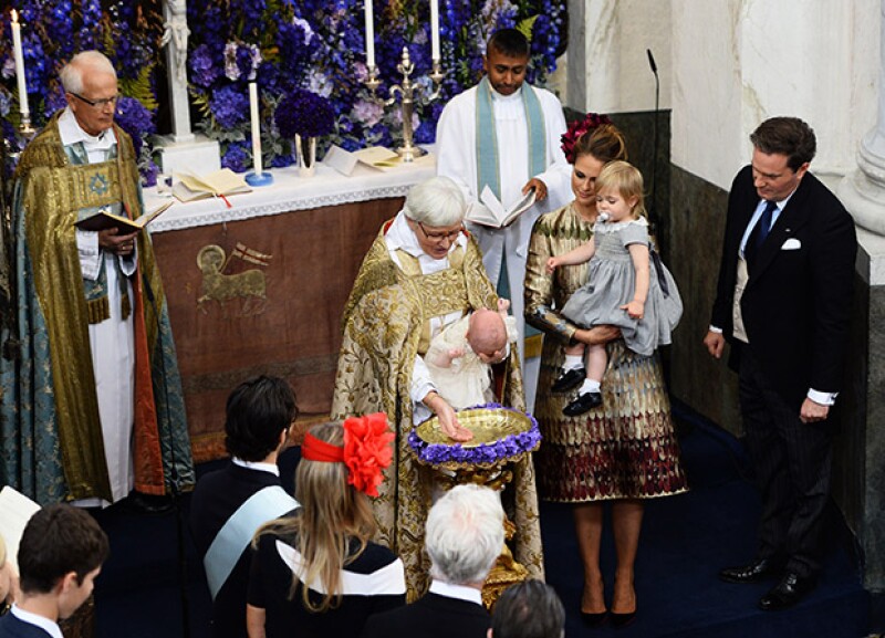 Nicolás recibióel pimer sacramento en Estocolmo a cuatro meses de su nacimiento,
