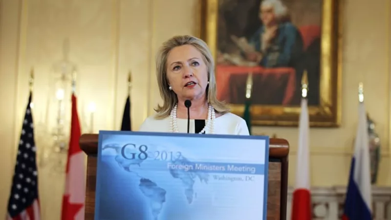 clinton ofrece una rueda de prensa