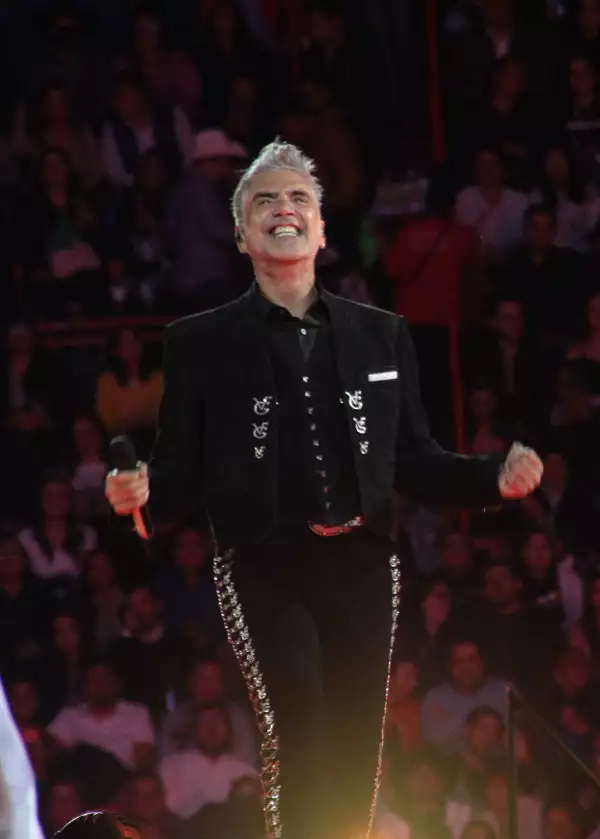 El Potrillo cantó en la Monumental Plaza de Toros México
