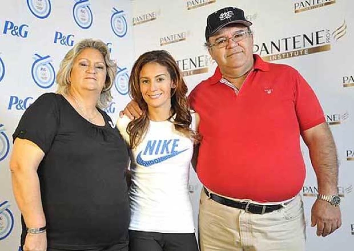 El día de ayer, Marco Antonio Espinosa Morales, padre de la medallista olímpica, murió a causa de un infarto a lo 57 años de edad.