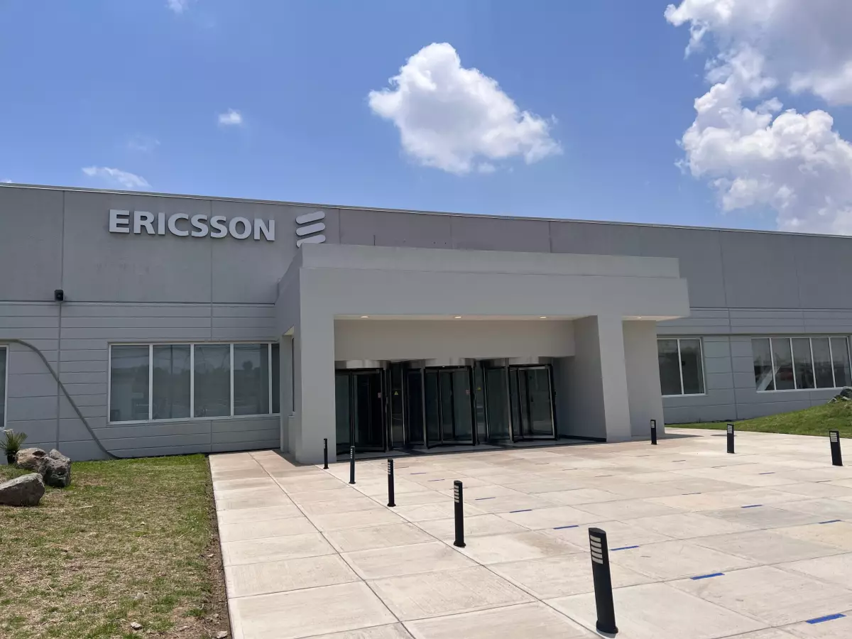 La planta de Ericsson de Tlaxcala exporta antenas que son fabricadas por mujeres. 